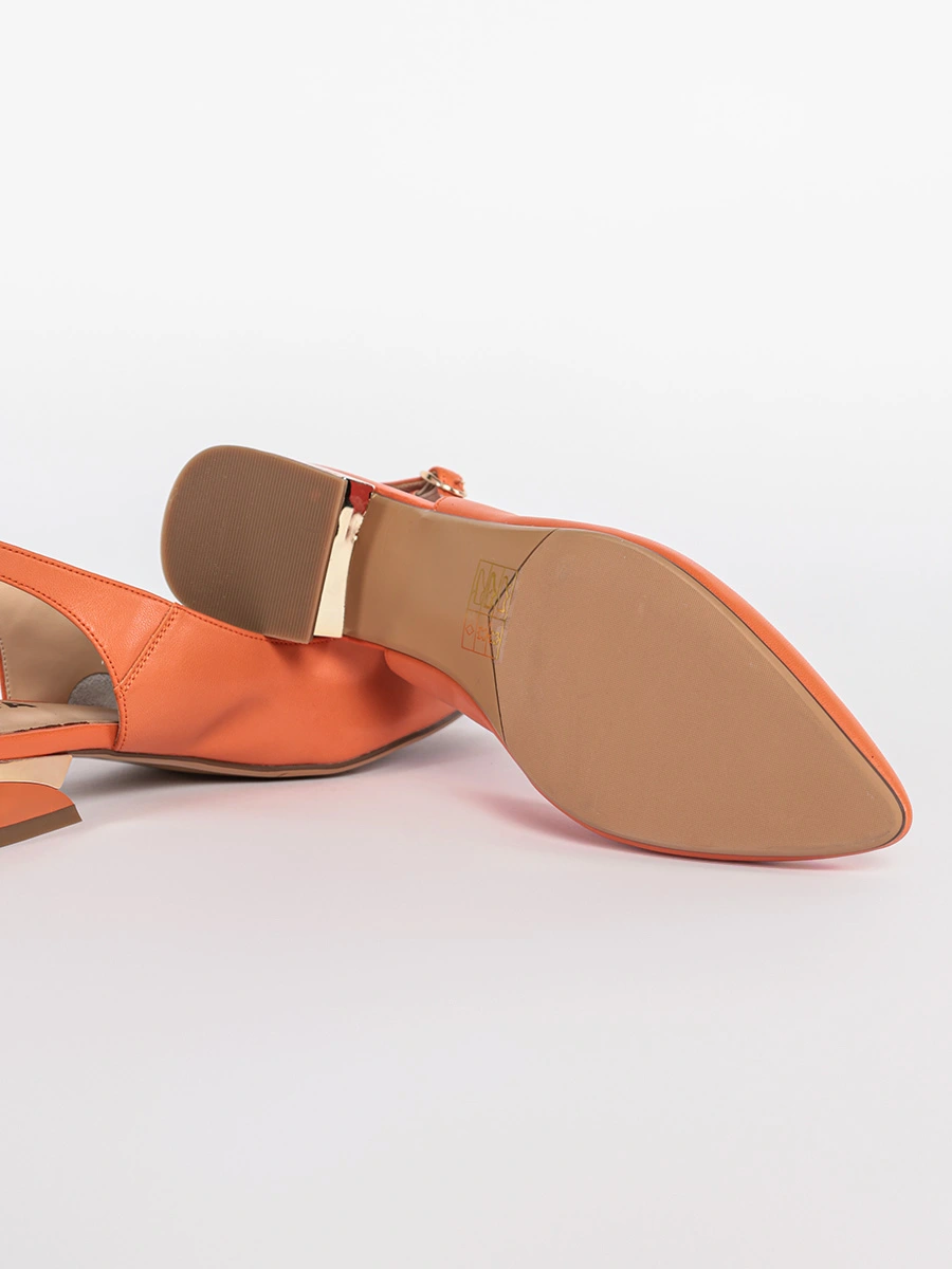 Туфли-слингбэки оранжевого цвета на низком каблуке